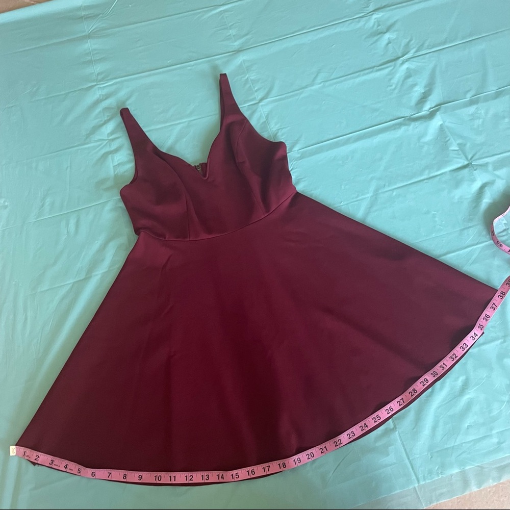 RED DRESS - Picture 8 of 13
